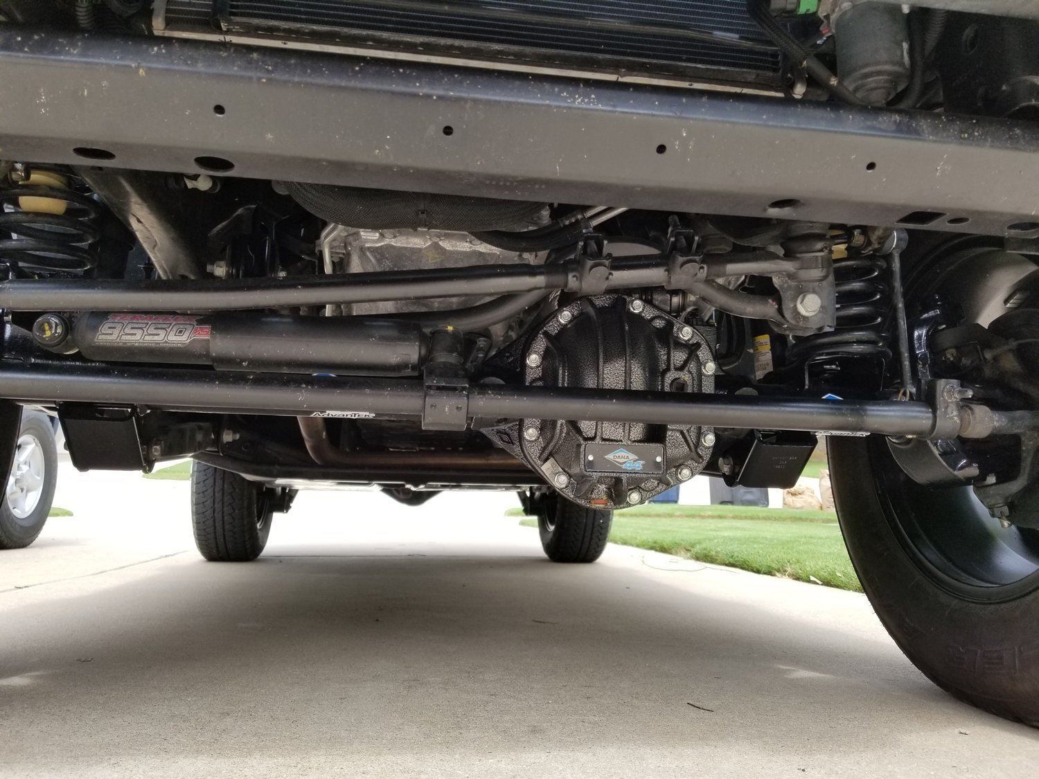 Dana Spicer Ultimate Dana 44 Front Axle with ELocker for 0718 Jeep